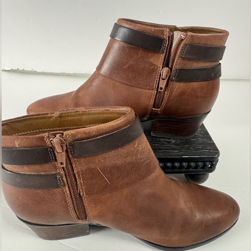 Clarks Addiy Zoie Brown Leather Studded Strap Ankle Boots Women’s 7M - Picture 2 of 8